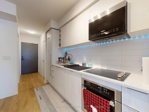 602-2033 Kennedy Road, Toronto, ON - Indoor Photo Showing Kitchen