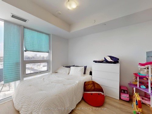 602-2033 Kennedy Road, Toronto, ON - Indoor Photo Showing Bedroom