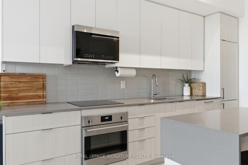 214-2489 Taunton Road, Oakville, ON - Indoor Photo Showing Kitchen With Upgraded Kitchen