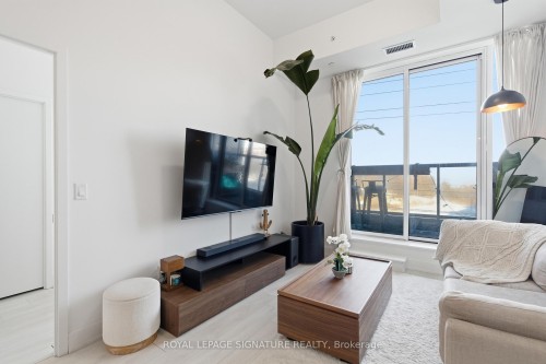 214-2489 Taunton Road, Oakville, ON - Indoor Photo Showing Living Room