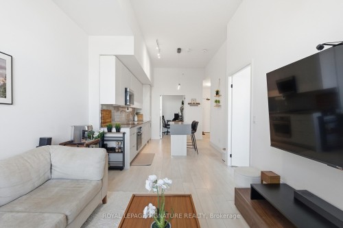 214-2489 Taunton Road, Oakville, ON - Indoor Photo Showing Living Room