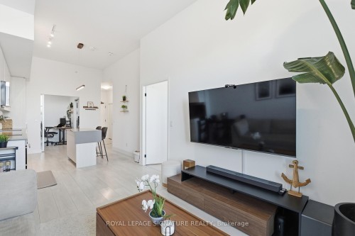 214-2489 Taunton Road, Oakville, ON - Indoor Photo Showing Living Room
