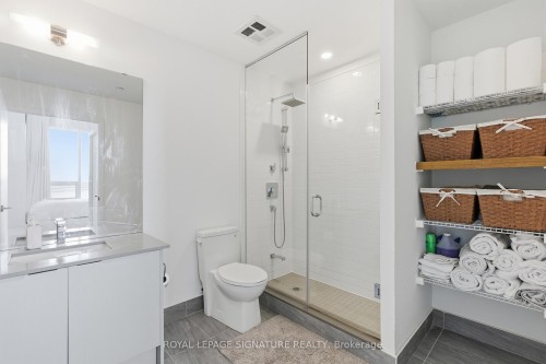 214-2489 Taunton Road, Oakville, ON - Indoor Photo Showing Bathroom