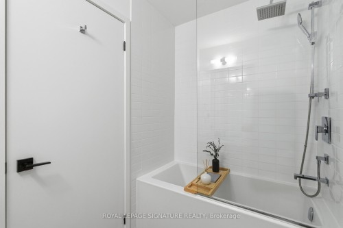 214-2489 Taunton Road, Oakville, ON - Indoor Photo Showing Bathroom