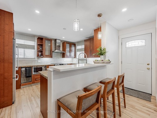 706 Annland Street, Pickering, ON - Indoor Photo Showing Kitchen With Upgraded Kitchen
