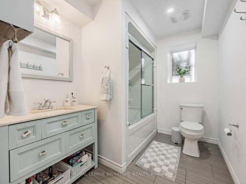 706 Annland Street, Pickering, ON - Indoor Photo Showing Bathroom