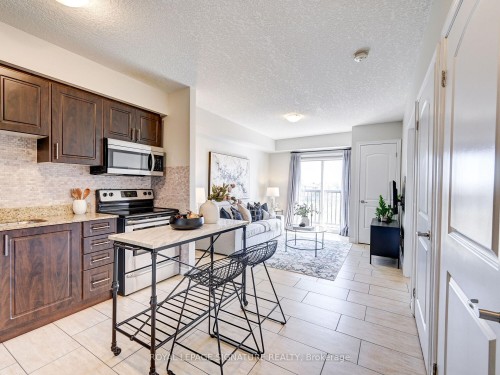 205-886 Golf Links Road, Hamilton, ON - Indoor Photo Showing Kitchen
