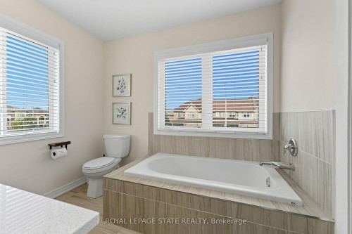 71 Bradbury Road, Hamilton, ON - Indoor Photo Showing Bathroom