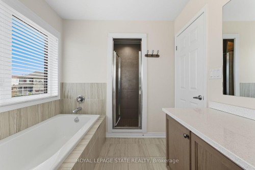 71 Bradbury Road, Hamilton, ON - Indoor Photo Showing Bathroom