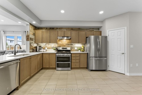 71 Bradbury Road, Hamilton, ON - Indoor Photo Showing Kitchen With Stainless Steel Kitchen