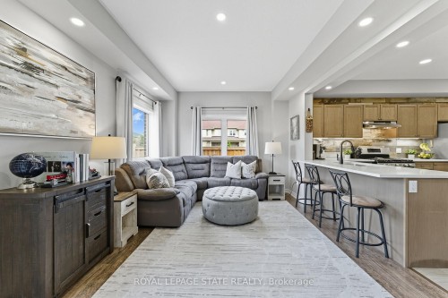 71 Bradbury Road, Hamilton, ON - Indoor Photo Showing Kitchen With Upgraded Kitchen