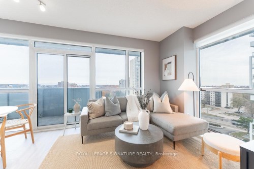 805-65 Speers Road, Oakville, ON - Indoor Photo Showing Living Room