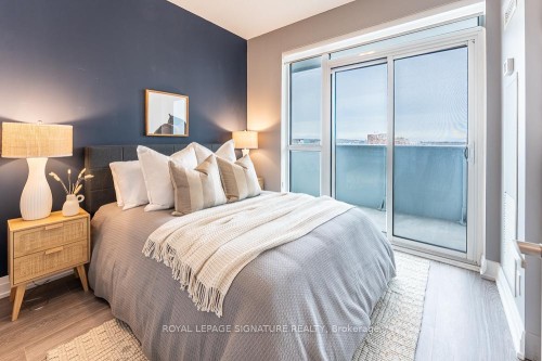 805-65 Speers Road, Oakville, ON - Indoor Photo Showing Bedroom