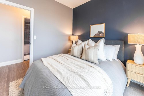 805-65 Speers Road, Oakville, ON - Indoor Photo Showing Bedroom