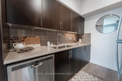 805-65 Speers Road, Oakville, ON - Indoor Photo Showing Kitchen With Double Sink