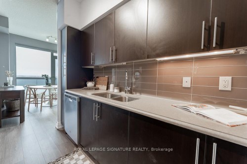 805-65 Speers Road, Oakville, ON - Indoor Photo Showing Kitchen With Double Sink