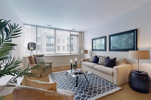 209-980 Yonge Street, Toronto, ON - Indoor Photo Showing Living Room