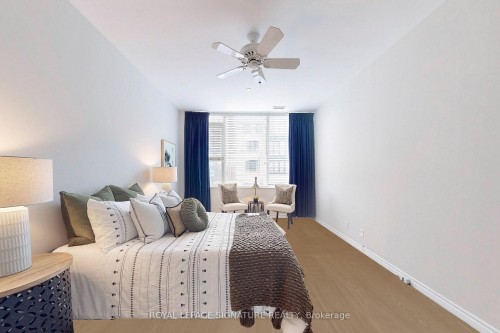 209-980 Yonge Street, Toronto, ON - Indoor Photo Showing Bedroom
