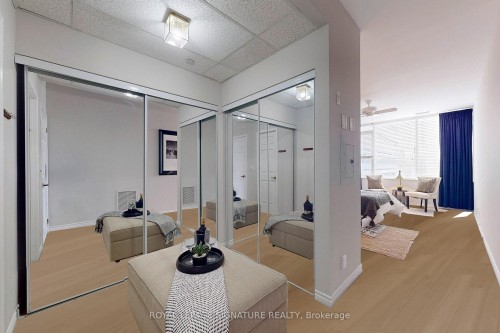 209-980 Yonge Street, Toronto, ON - Indoor Photo Showing Other Room