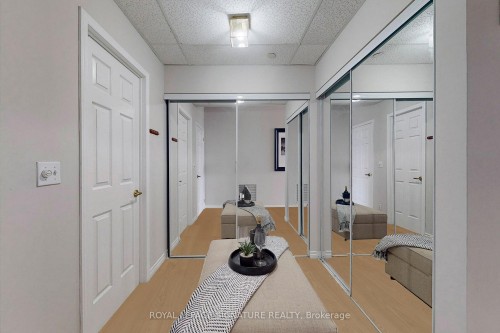 209-980 Yonge Street, Toronto, ON - Indoor Photo Showing Other Room