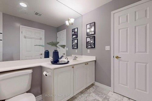 209-980 Yonge Street, Toronto, ON - Indoor Photo Showing Bathroom