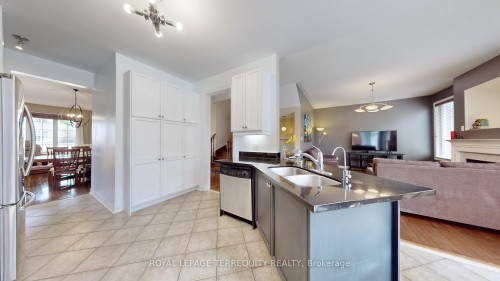 69 Vine Cliff Boulevard, Markham, ON - Indoor Photo Showing Kitchen With Double Sink