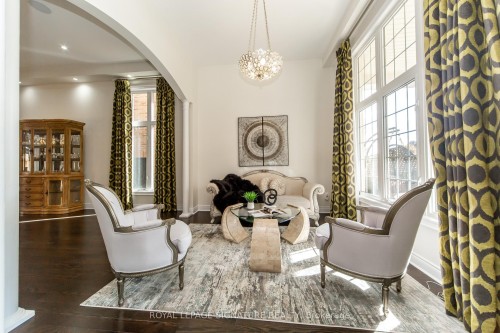 37 Royal West Drive, Brampton, ON - Indoor Photo Showing Other Room