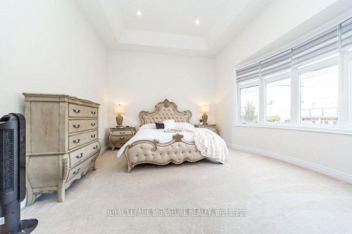 37 Royal West Drive, Brampton, ON - Indoor Photo Showing Bedroom