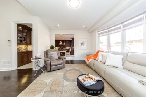 37 Royal West Drive, Brampton, ON - Indoor Photo Showing Living Room