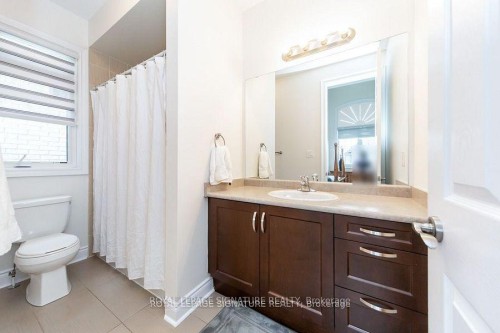 37 Royal West Drive, Brampton, ON - Indoor Photo Showing Bathroom