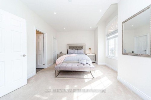 37 Royal West Drive, Brampton, ON - Indoor Photo Showing Bedroom