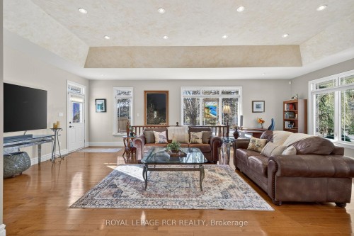 181 Queen Street S, New Tecumseth, ON - Indoor Photo Showing Living Room