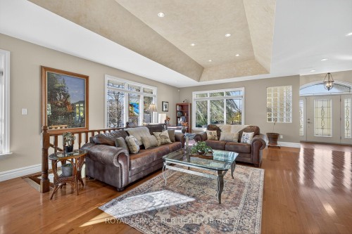 181 Queen Street S, New Tecumseth, ON - Indoor Photo Showing Living Room
