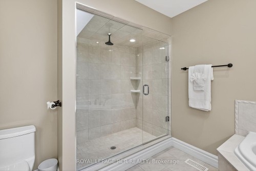 181 Queen Street S, New Tecumseth, ON - Indoor Photo Showing Bathroom