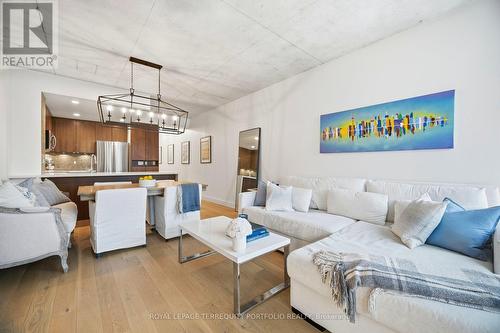1013 - 333 Adelaide Street E, Toronto, ON - Indoor Photo Showing Living Room