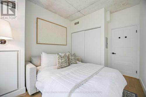 1013 - 333 Adelaide Street E, Toronto, ON - Indoor Photo Showing Bedroom