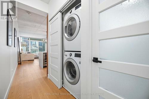 1013 - 333 Adelaide Street E, Toronto, ON - Indoor Photo Showing Laundry Room