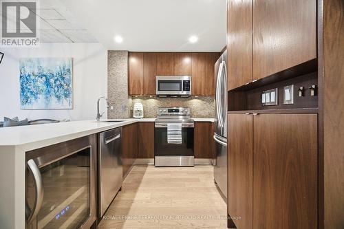 1013 - 333 Adelaide Street E, Toronto, ON - Indoor Photo Showing Kitchen With Stainless Steel Kitchen With Upgraded Kitchen