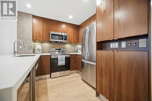 1013 - 333 Adelaide Street E, Toronto, ON - Indoor Photo Showing Kitchen With Stainless Steel Kitchen With Upgraded Kitchen