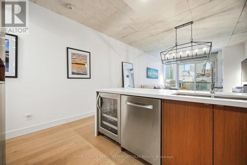 1013 - 333 Adelaide Street E, Toronto, ON - Indoor Photo Showing Kitchen