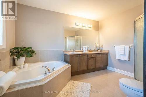 25 - 31 Sunvale Place, Hamilton, ON - Indoor Photo Showing Bathroom