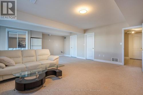 25 - 31 Sunvale Place, Hamilton, ON - Indoor Photo Showing Living Room