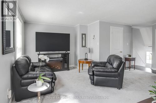 Comfortable Living Room - 4 - 233 Innisfil Street, Barrie (Allandale Centre), ON - Indoor Photo Showing Living Room