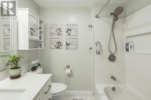 4 - 233 Innisfil Street, Barrie (Allandale Centre), ON - Indoor Photo Showing Bathroom