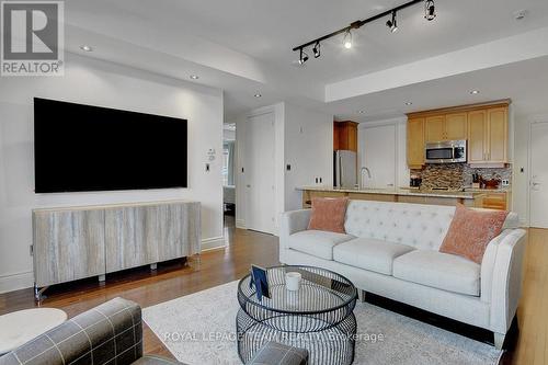 302 - 330 Loretta Avenue S, Ottawa, ON - Indoor Photo Showing Living Room