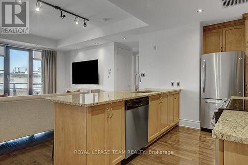 302 - 330 Loretta Avenue S, Ottawa, ON - Indoor Photo Showing Kitchen With Stainless Steel Kitchen