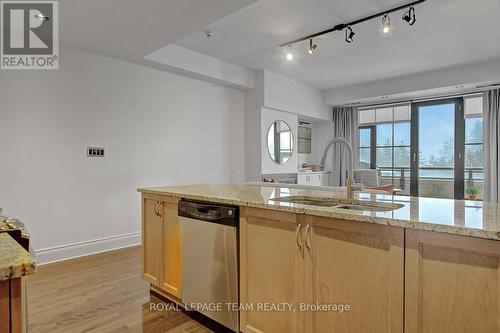 302 - 330 Loretta Avenue S, Ottawa, ON - Indoor Photo Showing Kitchen With Double Sink