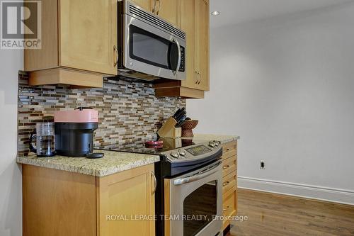 302 - 330 Loretta Avenue S, Ottawa, ON - Indoor Photo Showing Kitchen