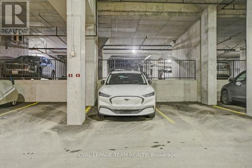 302 - 330 Loretta Avenue S, Ottawa, ON - Indoor Photo Showing Garage