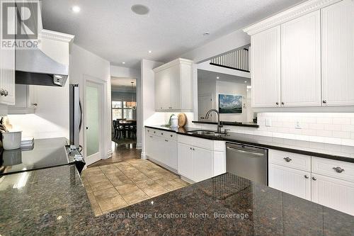 110 John Watt Way, Blue Mountains, ON - Indoor Photo Showing Kitchen